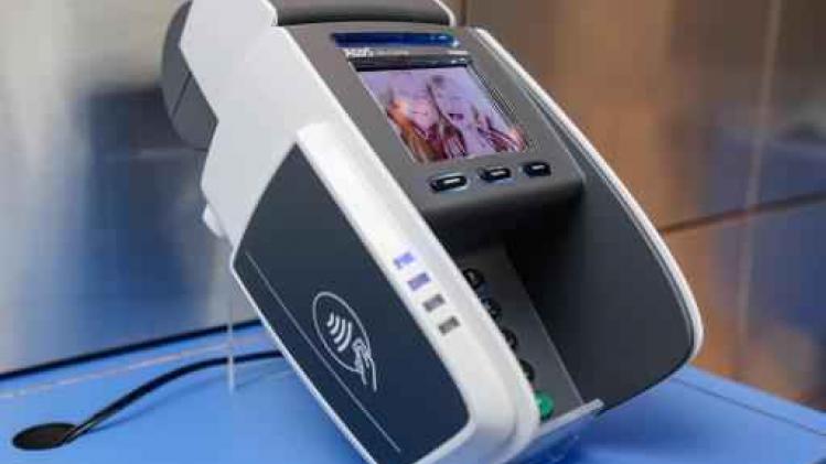 Test-Aankoop adviseert aluminiumpapier rond bankkaart als bescherming tegen fraudeurs