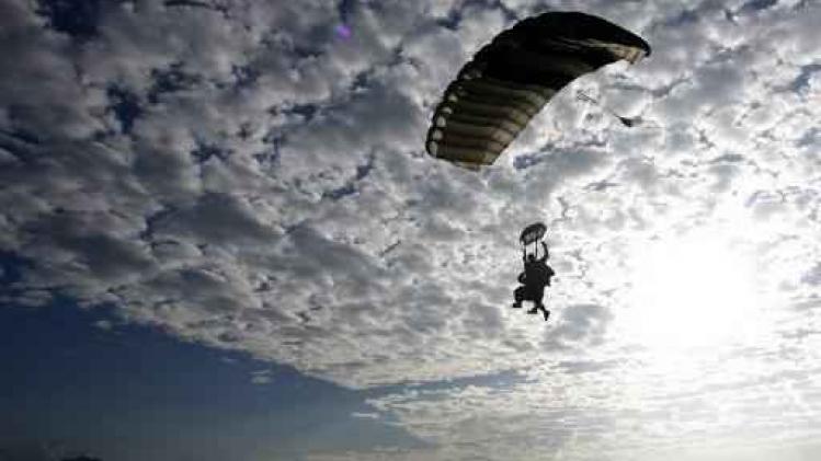Twee parachutisten gewond bij sprong in de buurt van Namen