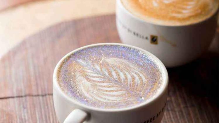 Nieuwe koffietrend maakt van je cappuccino een discobal