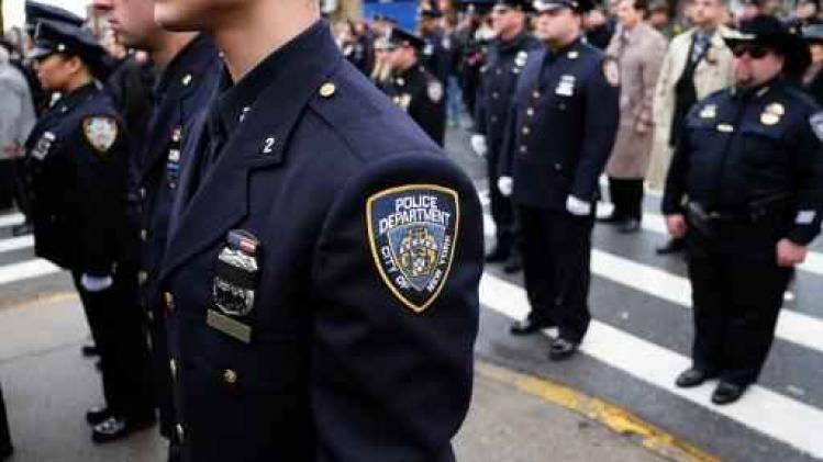New Yorkse politie-inspecteurs verkrachten jonge vrouw in hun dienstwagen