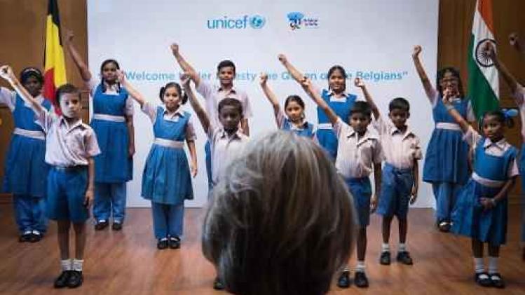 Koningin Mathilde woont voorstelling van "hand wash song" bij in Mumbai