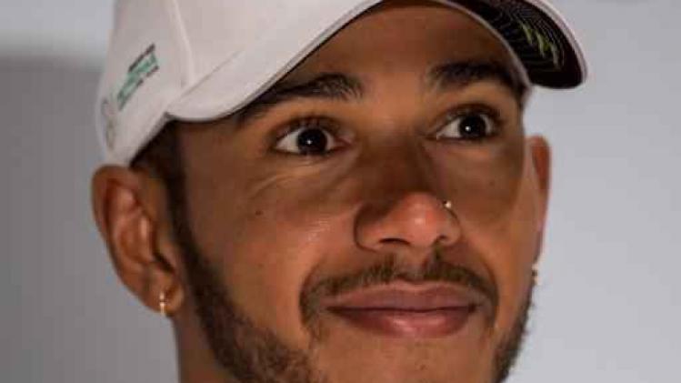 Hamilton klokt snelste tijd in tweede vrije oefensessie Brazilië