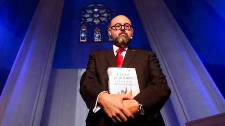 Spaanse schrijver Carlos Ruiz Zafón signeert op Boekenbeurs
