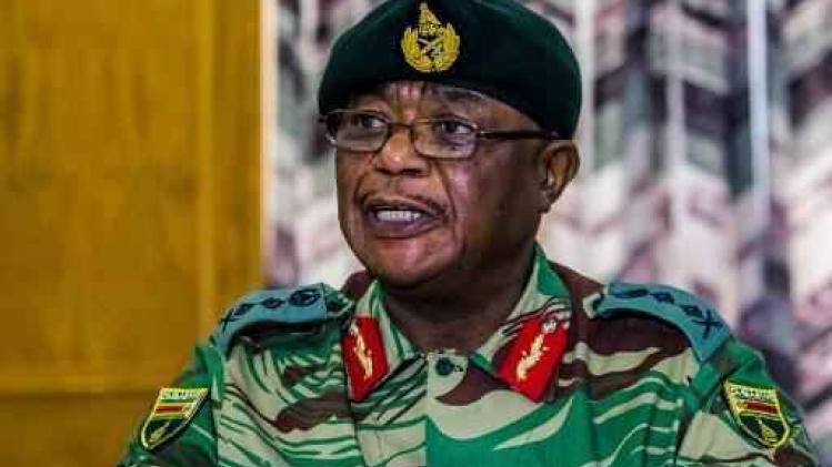 Legerchef Zimbabwe dreigt "tussenbeide te komen"