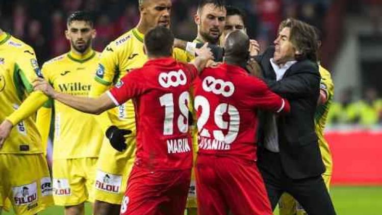 Jupiler Pro League - Standard en Oostende komen niet tot scoren in bitsige confrontatie met drie rode kaarten