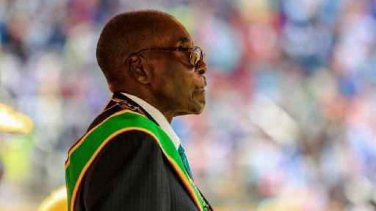 Onrust Zimbabwe - Partij gaat Mugabe afzetten als president als hij maandag zelf geen ontslag neemt