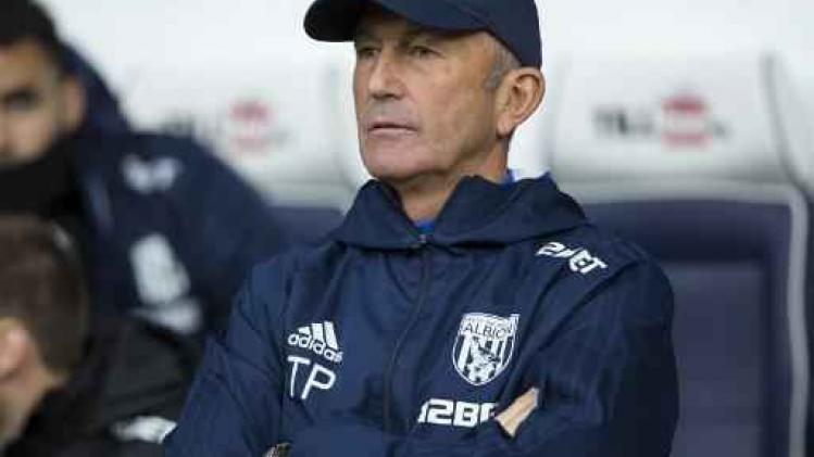 West Bromwich Albion zet coach Tony Pulis aan de deur