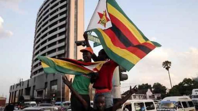 Vreugde-uitbarsting in straten van Zimbabwaanse hoofdstad Harare na ontslag Mugabe