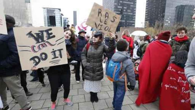 Feministische betoging tegen geweld op vrouwen trekt door Brussel