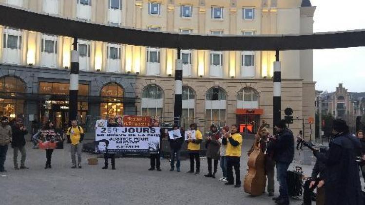 Steunbetoging voor Turkse academicus in hongerstaking aan Centraal Station