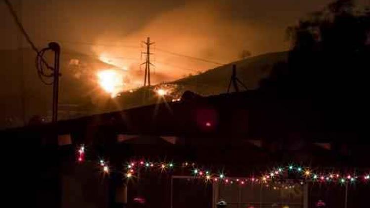 Natuurbranden Californië - Tienduizenden mensen moeten huizen verlaten bij nieuwe natuurbranden in Californië