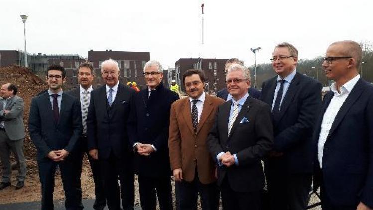 Bourgeois legt eerste steen van nieuw innovatieonderzoekscentrum in Leuven