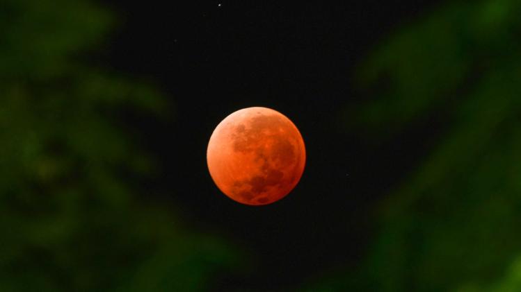 URUGUAY-SPACE-ASTRONOMY-LUNAR-ECLIPSE