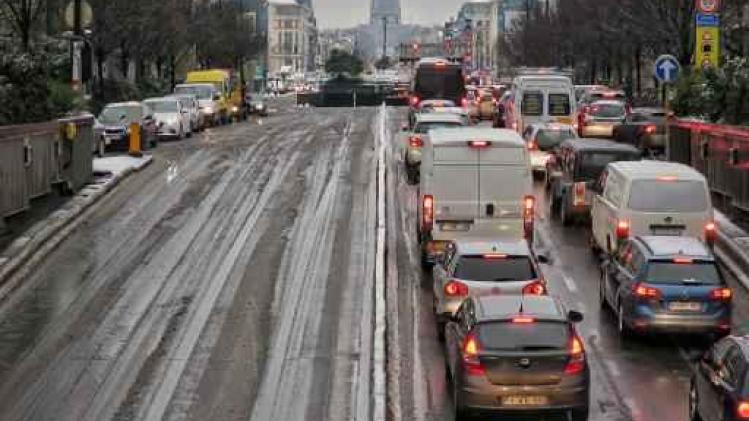 Winterprik - Ook maandagnacht kans op gladde wegen door winterse neerslag