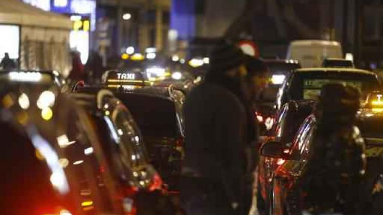 Tientallen taxichauffeurs protesteren in Brussel tegen Uber