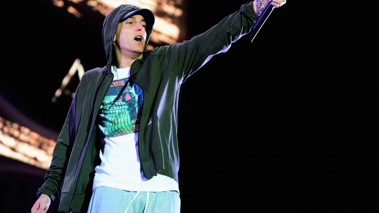 Eminem is opzoek naar liefde op Tinder