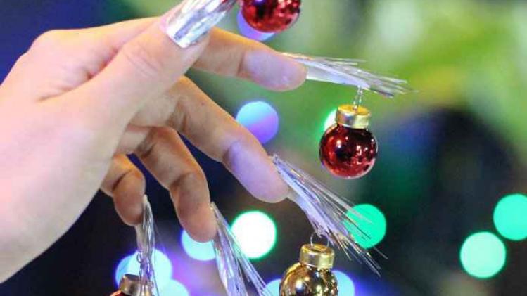 De nieuwste kersttrend kerstballen voor je nagels