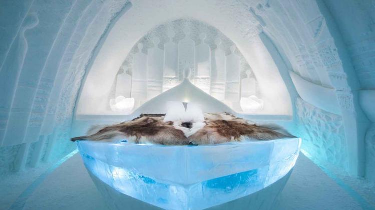 Kunstenaars ontwerpen kamers in ijshotel