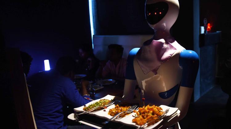 Robot brengt maaltijd