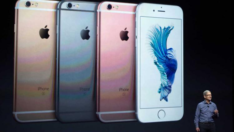 Apple sells record 13 mn iPhones in weekend launch