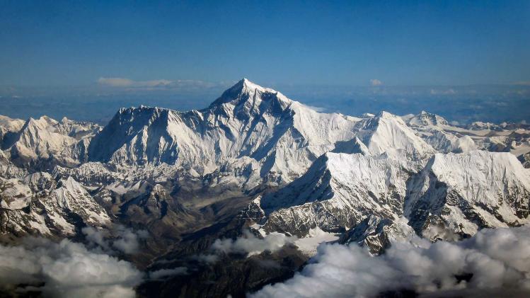 1920px-Mount_Everest_as_seen_from_Drukair2_PLW_edit