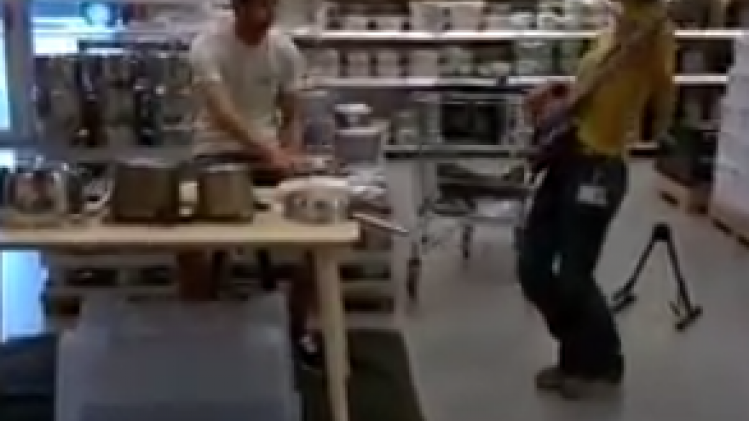 Werknemers Ikea mogen drummen in de winkel