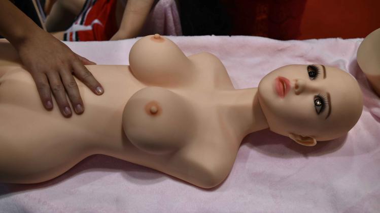 Sekspoppenfabrikant Realbotix sleutelt aan een mannelijke seksrobot, inclusief 'bionische' penis.