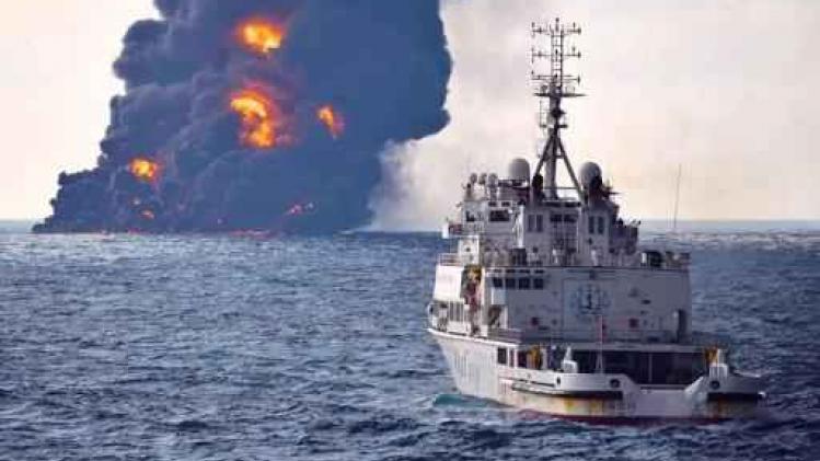Brandende olietanker voor Chinese kust is gezonken