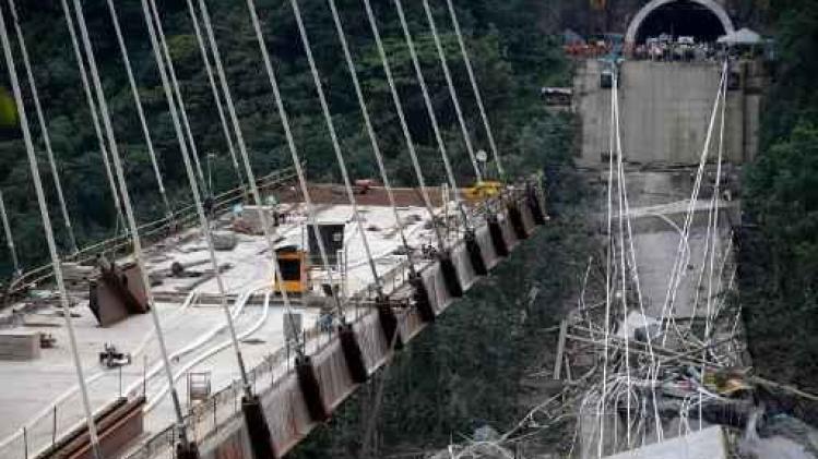 Tien doden bij instorting van brug in Colombia