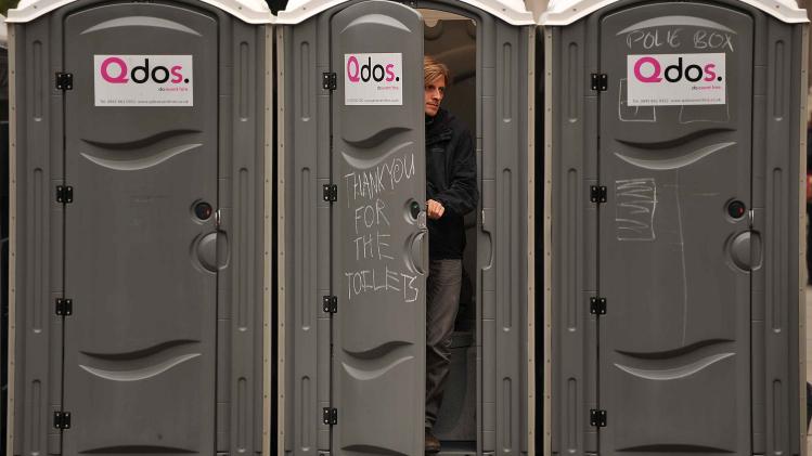 In de Verenigde Staten is een gelouterde ultrarenner betrapt toen hij zich verstopte in een mobiele wc.