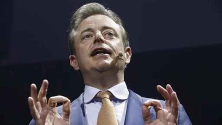 Bart De Wever: "Auto zal nooit verdwijnen uit de stad" Bart De Wever: "Auto zal nooit verdwijnen uit de stad"