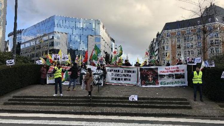 Koerden betogen op Schumanplein tegen Turkse aanwezigheid in Koerdische enclave Afrin