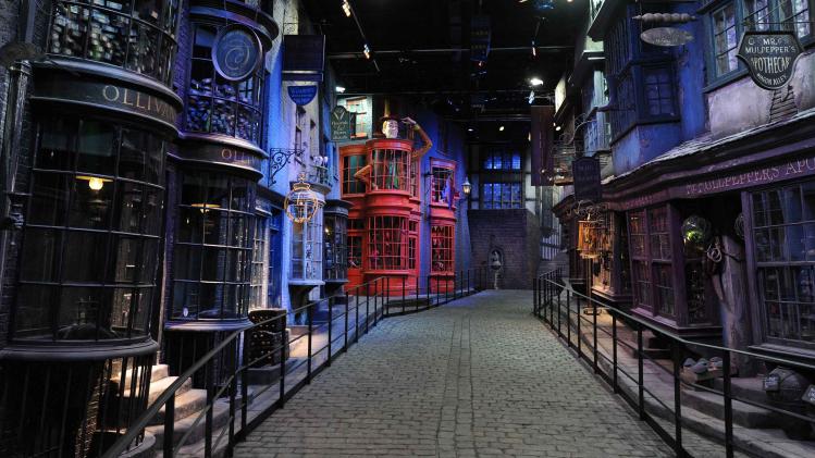 Fans van Harry Potter kunnen volgende zomer een cruise van een week boeken. Onderweg vaart het schip langs allerlei bekende locaties uit de films.