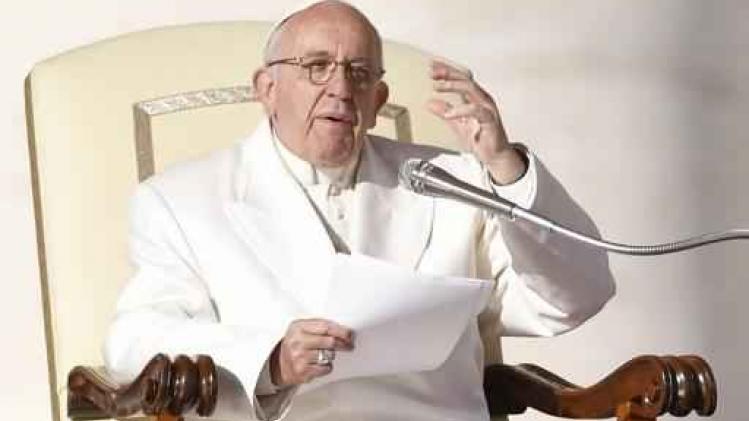 Paus lanceert oproep om "fake news" te bestrijden