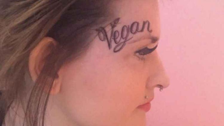 Vrouw met vegan-tattoo is kop van jut op internet