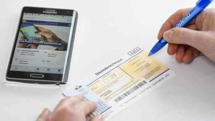 Keuze laten tussen papieren en e-cheques om zoveel mogelijk mensen te bereiken