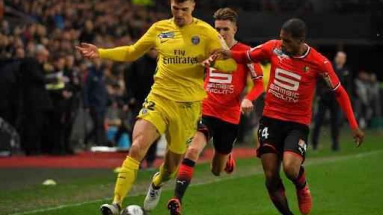 Belgen in het buitenland - PSG boekt in Rijsel twintigste zege van het seizoen