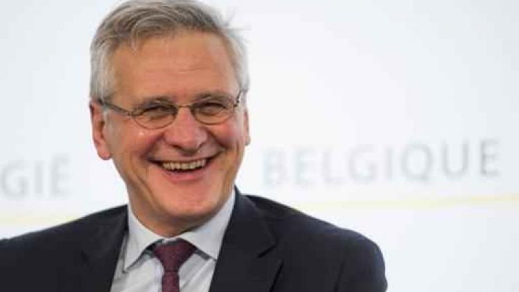 Minister Peeters past "indien nodig" regelgeving zonnebankcentra aan