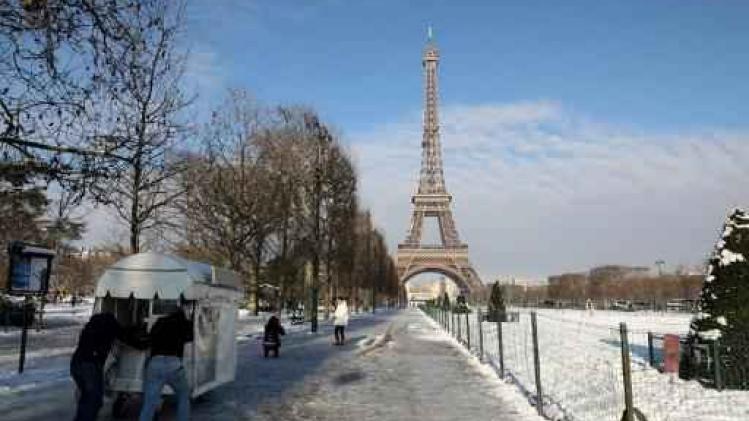 Sneeuw en ijzel houden Eiffeltoren dicht