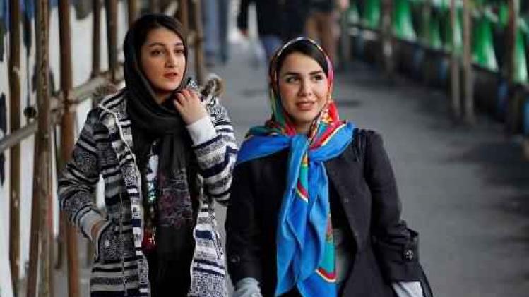 Demonstrantes tegen verplichte hoofddoek in Iran "marionetten van het Westen"