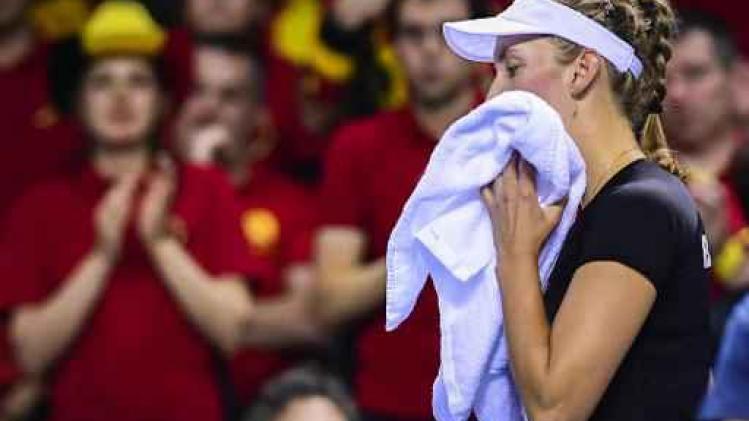 Fed Cup - Elise Mertens moet meerdere erkennen in Mladenovic: 2-1 voor Frankrijk