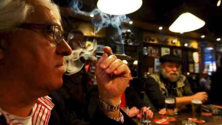 Rechter verbiedt rookruimtes in Nederlandse horeca