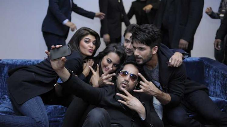 Bollywood_Showstoppers_2014_Selfie