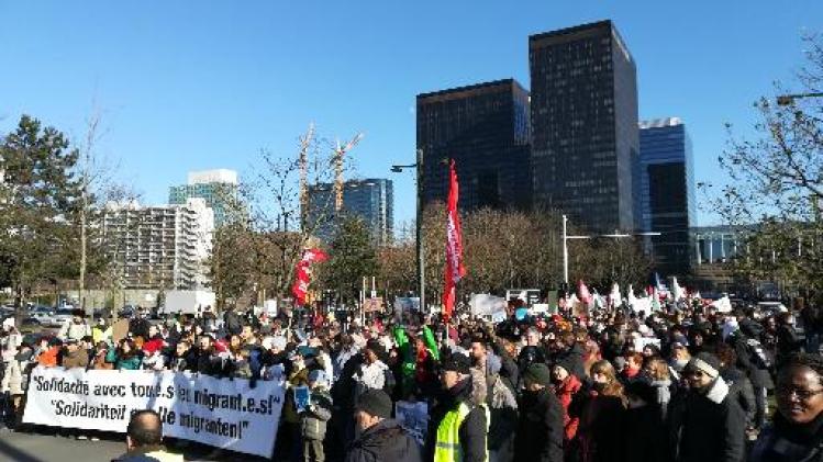 Duizenden mensen trekken op in Human Wave tegen migratiebeleid regering