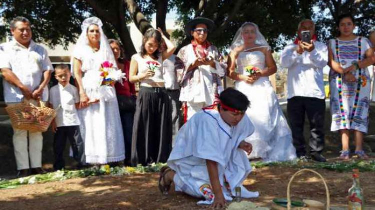 Mexicaanse vrouwen trouwen met bomen voor het goede doel