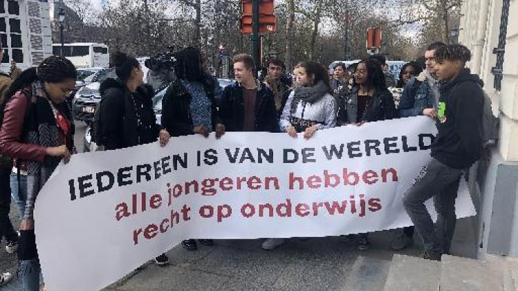 Francken krijgt 450 protestbrieven tegen dreigende uitzetting tiener uit Denderleeuw
