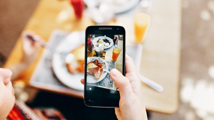 "Foto's posten op sociale media laat je meer eten"