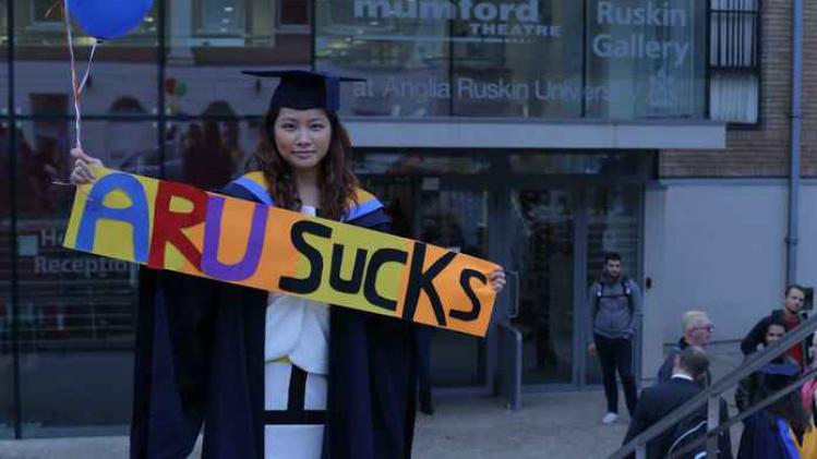 Studente daagt universiteit voor de rechter omdat diploma niks waard is