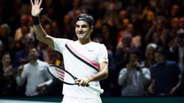 Titelverdediger Roger Federer stoot door naar kwartfinales