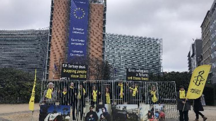 Amnesty International herdenkt twee jaar EU-Turkije deal achter tralies